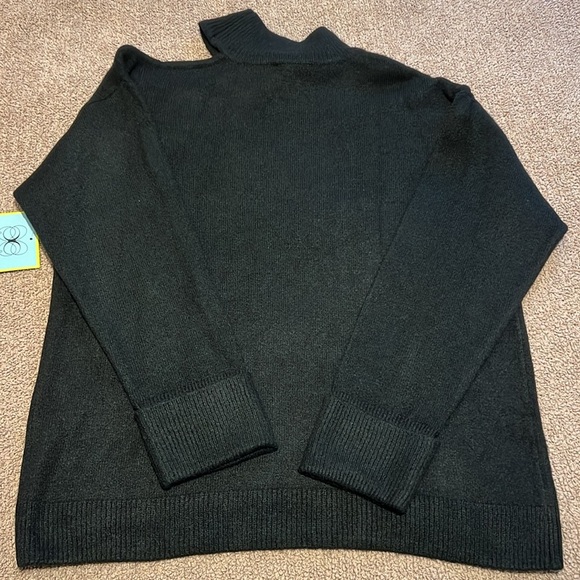 CeCe Women’s Black Cold Shoulder Sweater - Picture 7 of 9